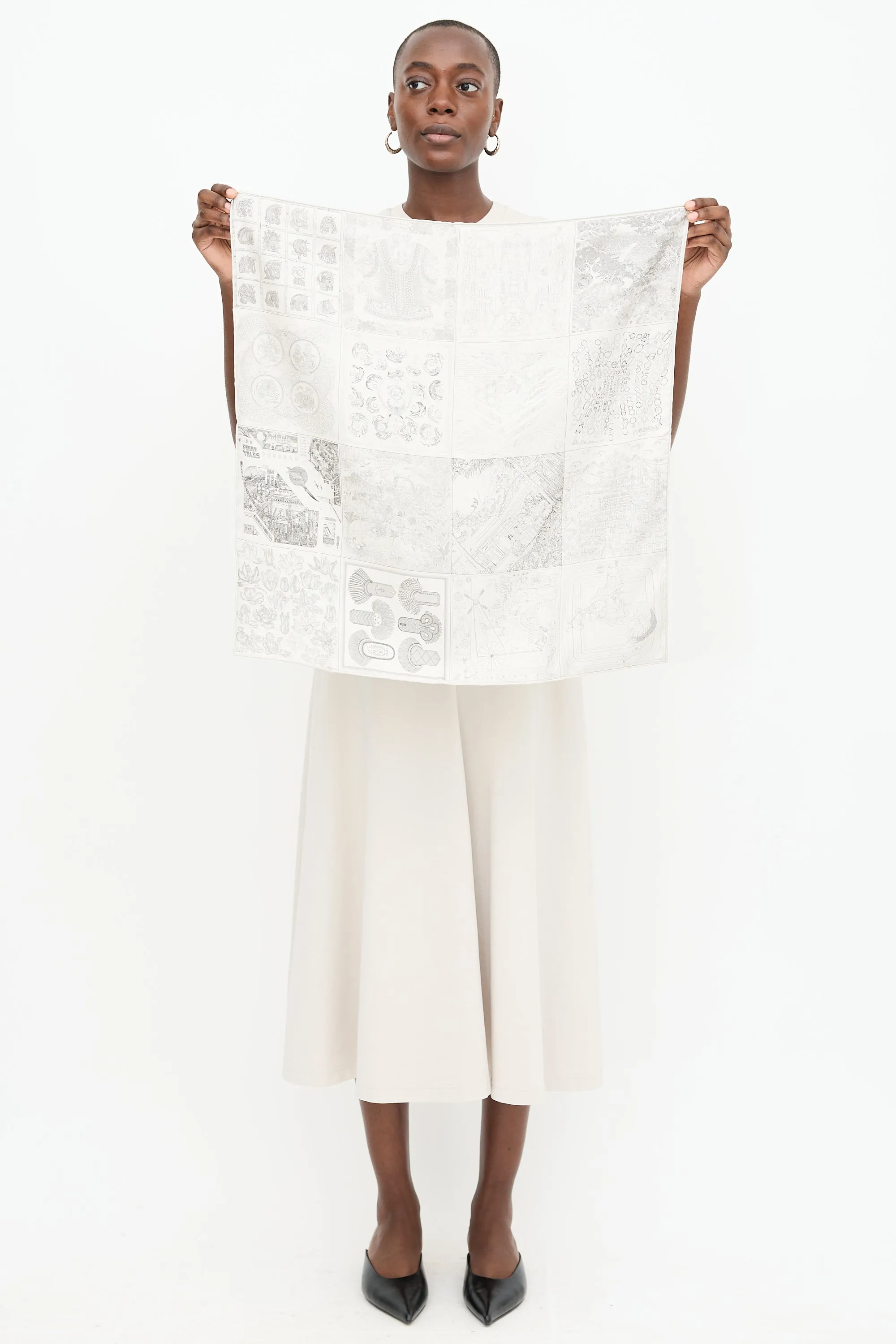 2023 Special Edition Grey Silk 16 Carrés 60 Scarf
